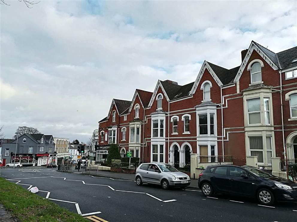 1 Bedroom Modern Apartment, Uplands, *